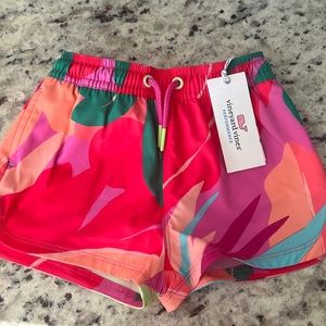 NWT printed chappy short vineyard vines
